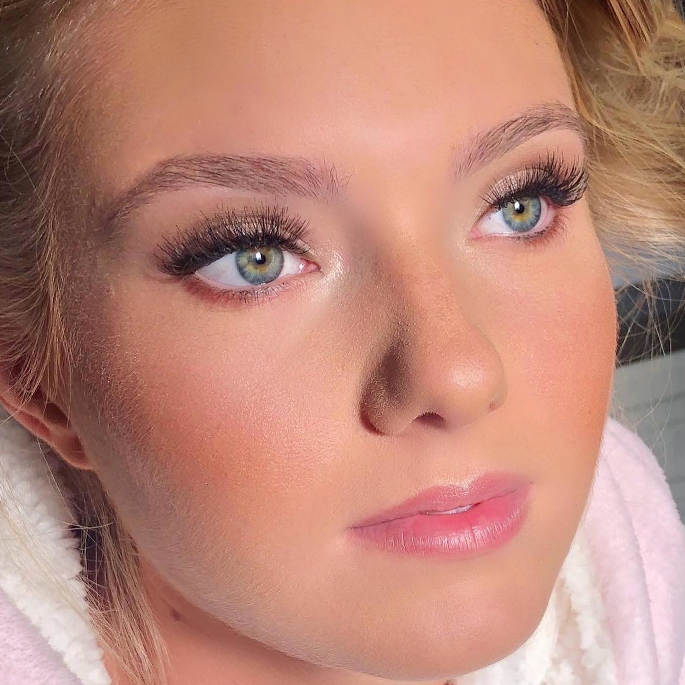 Makeup for blue eyes