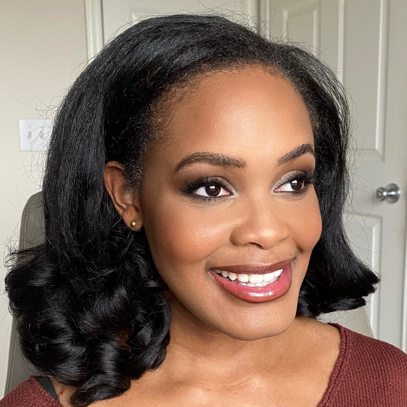 Makeup with soft smoky eye